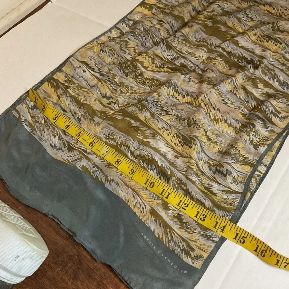 Hattie Carnegie soft Earthy tones patterned scarf